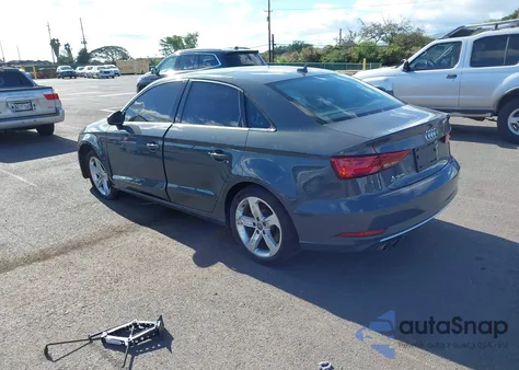 2017 Audi A3 2.0T Premium z USA, uszkodzony, nr VIN WAUAUGFF7H1052239